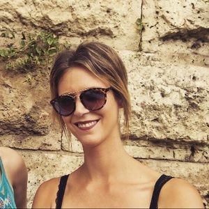 Meet your Posher, Leelee